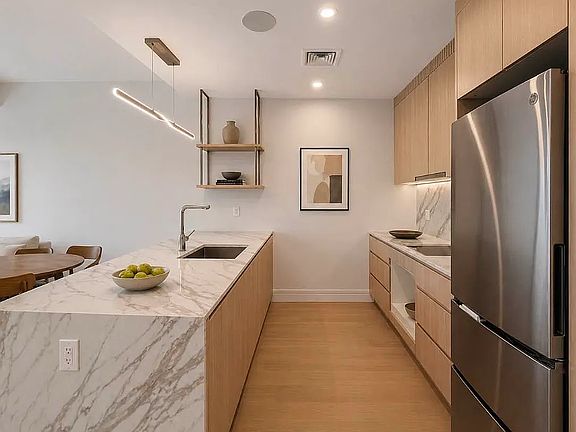 4th image of 960 Franklin Ave #255