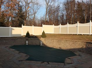 34 Edgewood Dr, Rhinebeck, NY 12572