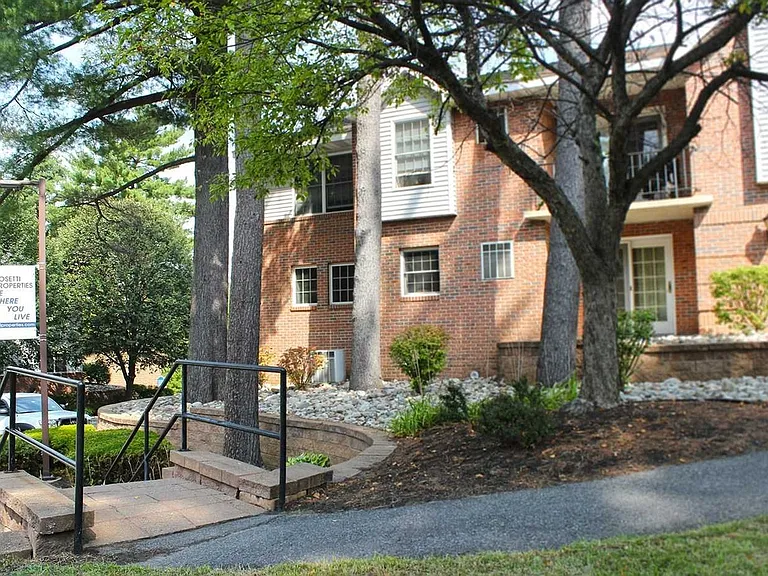 Hawthorne Gardens — Photo 26