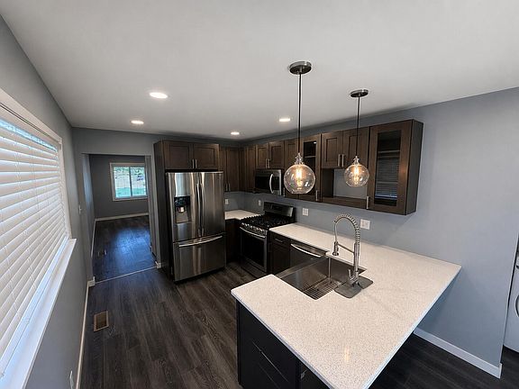 2nd image of 1025 W Porter Ave