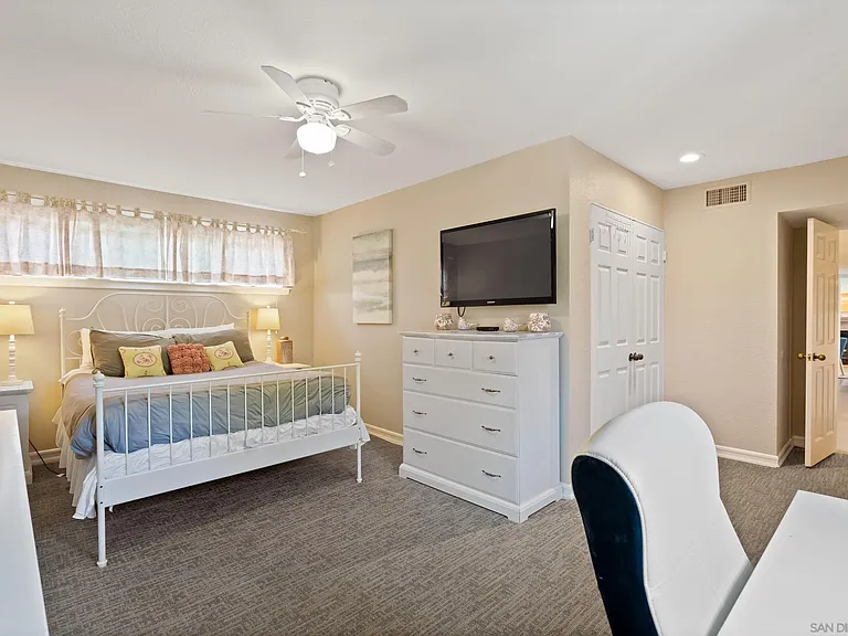 645 Loring St — Photo 28