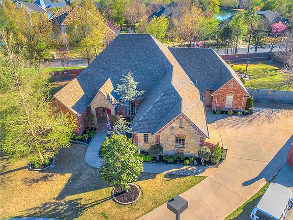 3rd image of 2708 SW 121st Ct