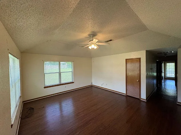 2740 Maple Tree Rd — Photo 3