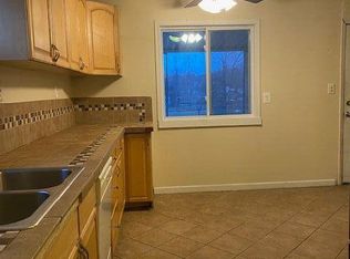 126 Lakeside St, Pontiac, MI 48340