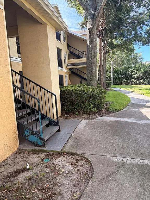 1 bed, 1.0 bath, 674 sqft, $1,300 — Photo 2