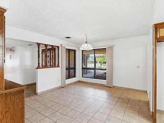 4th image of 5984 Oakhaven St