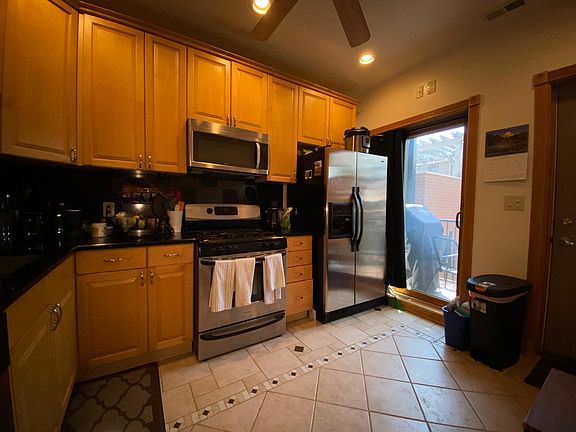 3rd image of 2043 W Homer St #1