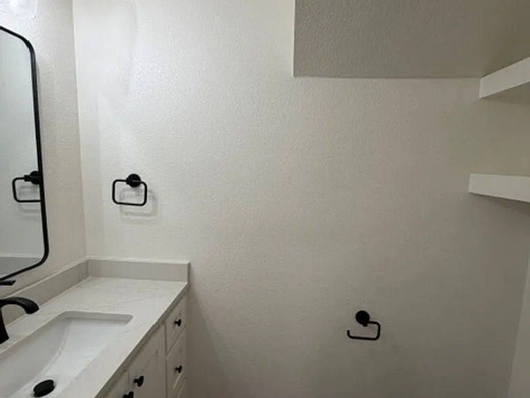307 Live Oak St — Photo 14