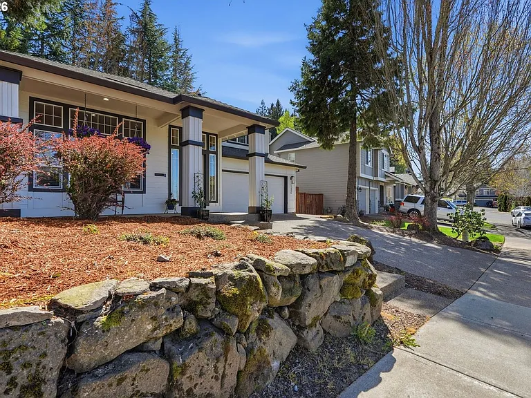 13936 SW Uplands Dr — Photo 2
