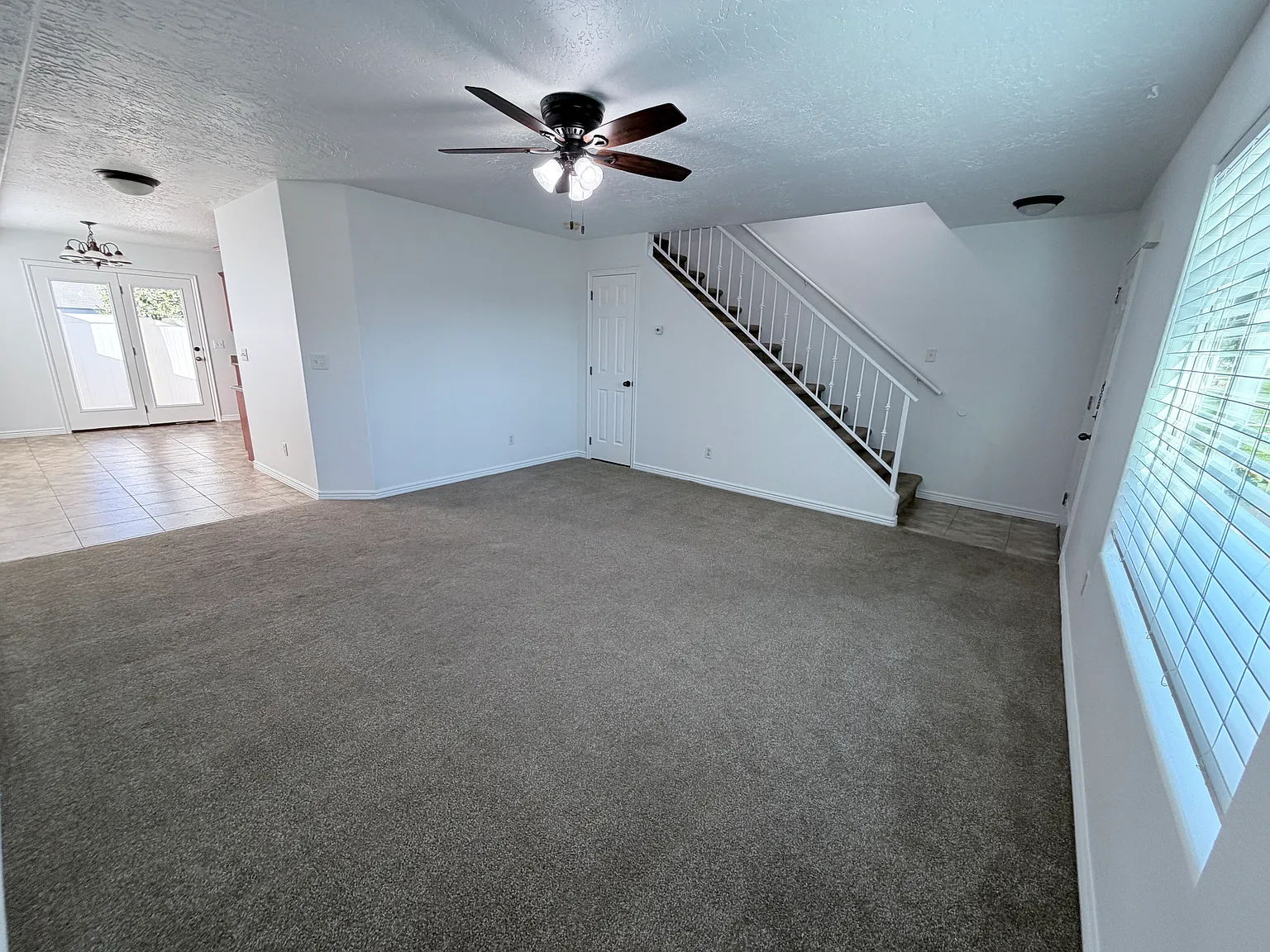 3 bed, 2.5 bath, 1365 sqft, $1,600 — Photo 3