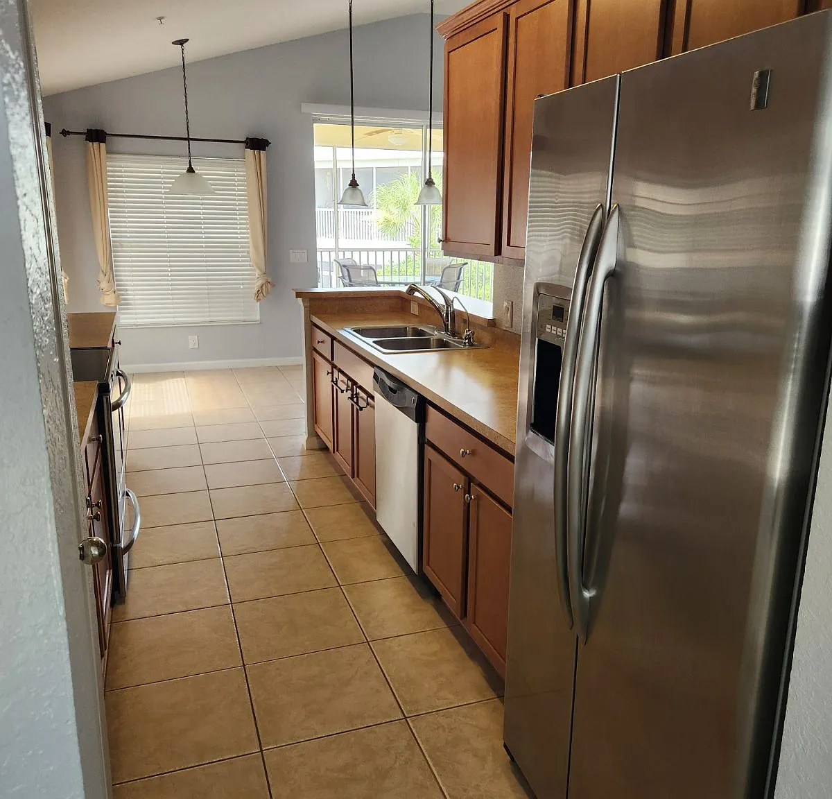 2 bed, 1800 sqft, $1,800 — Photo 2