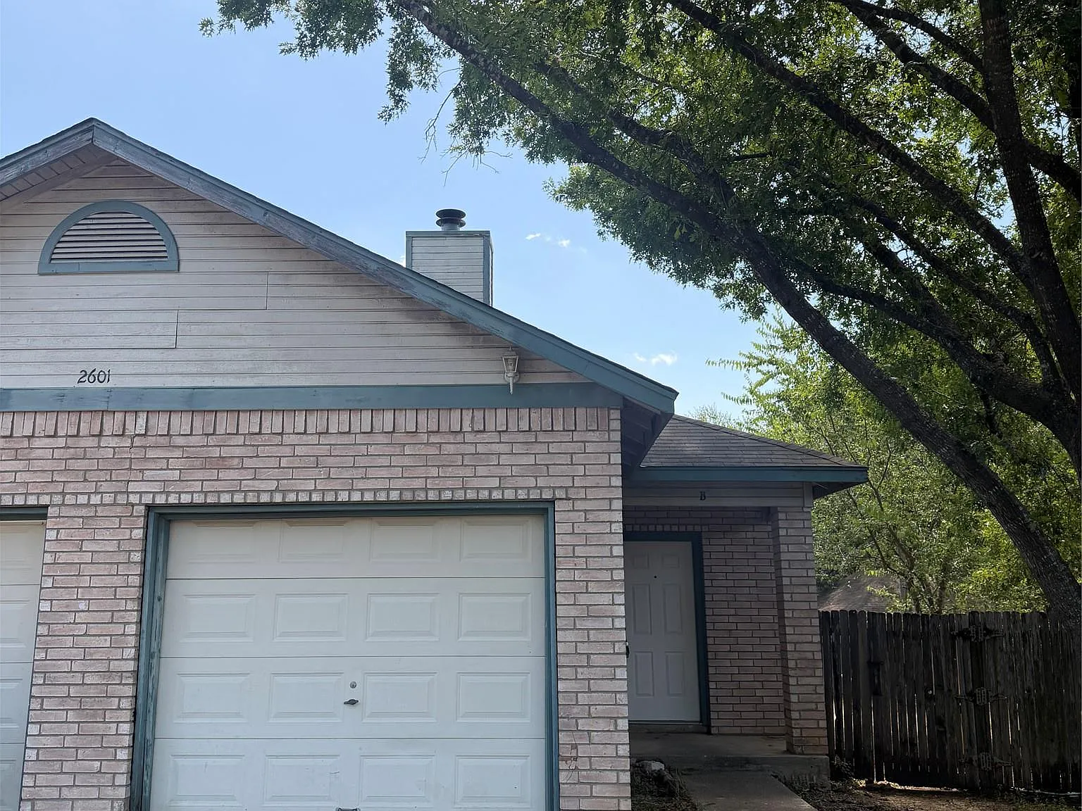 2 bed, 2.0 bath, 2302 sqft, $1,695 — Photo 1