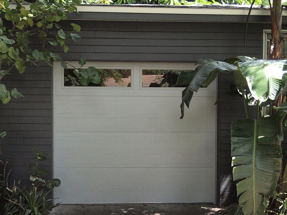 Automatic garage door