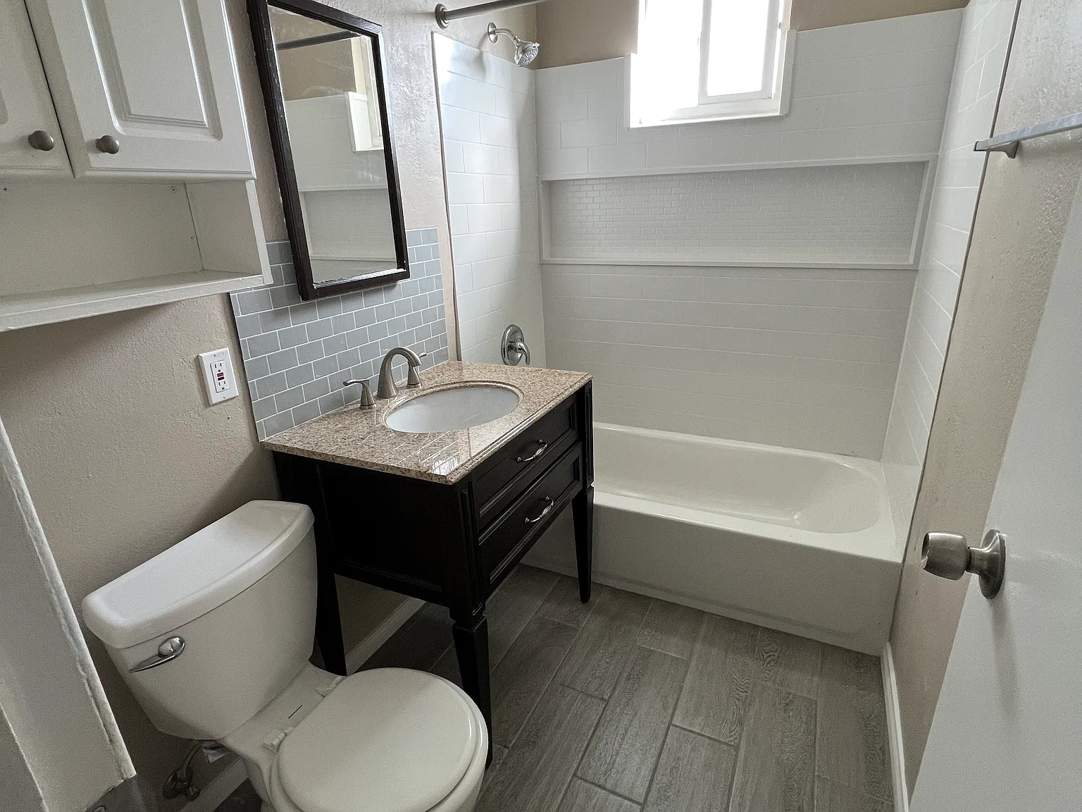 1329 Hemlock Ave — Photo 3