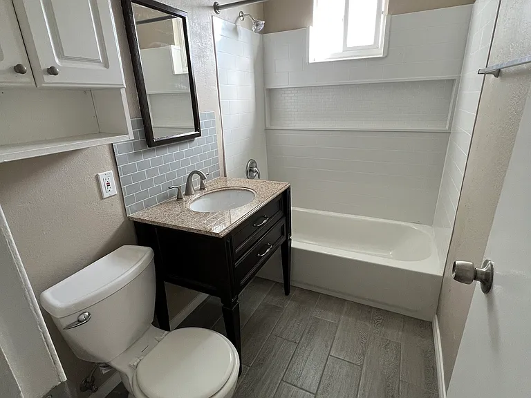 1329 Hemlock Ave — Photo 3