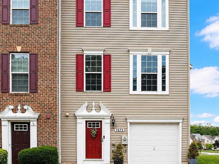 7673 Timbercross Ln — Photo 1