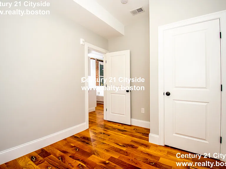 142 Chelsea St #2 — Photo 7