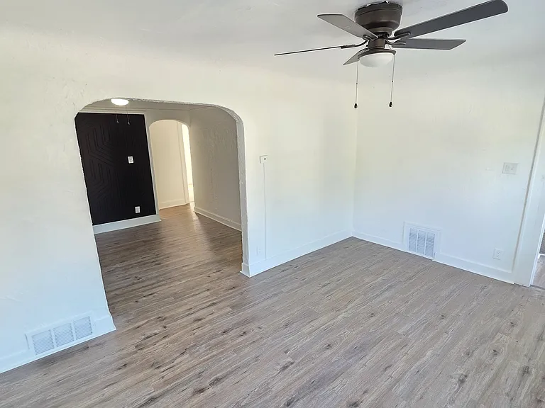 15757 Strathmoor St — Photo 21