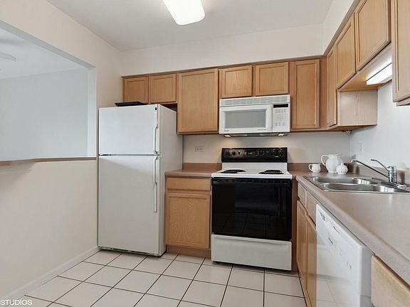 5th image of 224 W Court Of Shorewood APT 3A