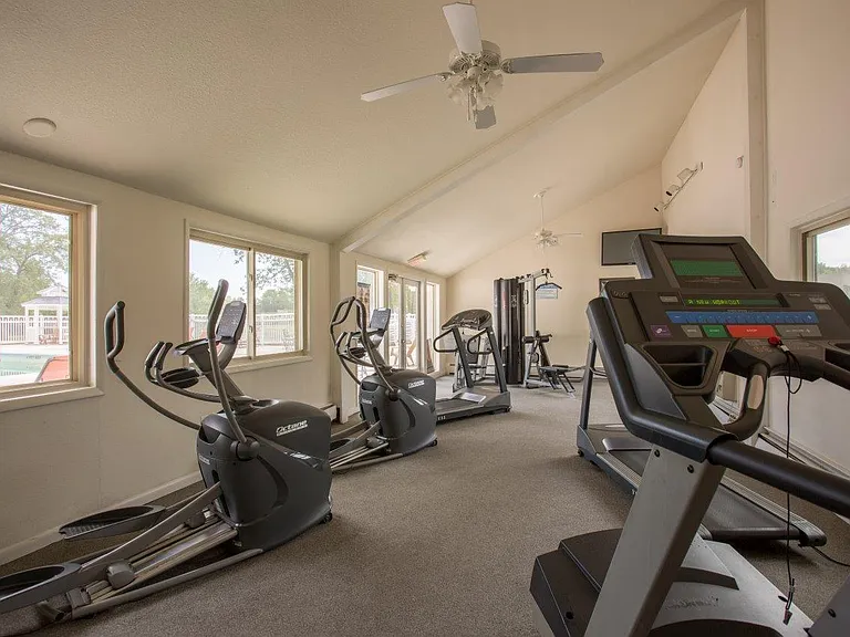 Emerald Springs Apartment Homes — Photo 20