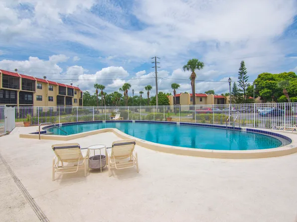 2050 Oleander Boulevard #2-206, Fort Pierce, FL 34950