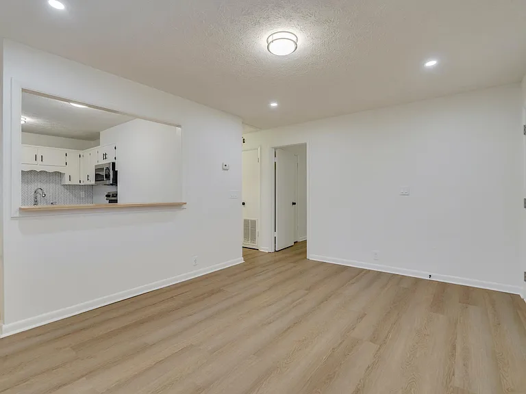 506 Morton Ave — Photo 8