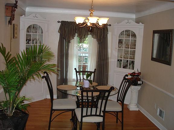 3rd image of 7080 S Villanova Dr