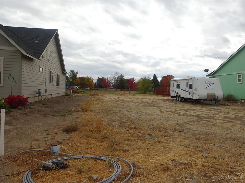 1st image of 1134 NW Redwood Pl