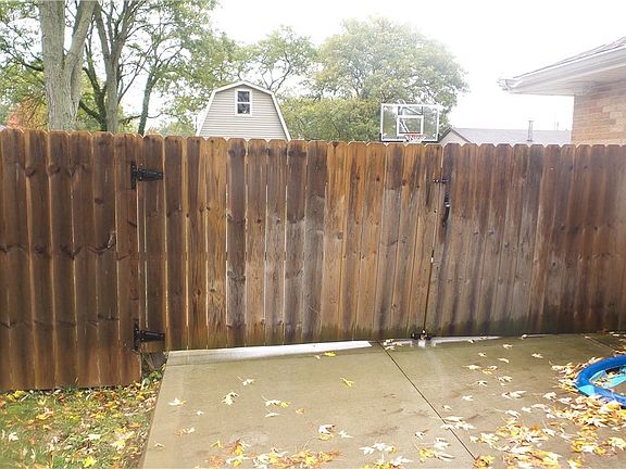 5th image of 2926 Robert Pkwy