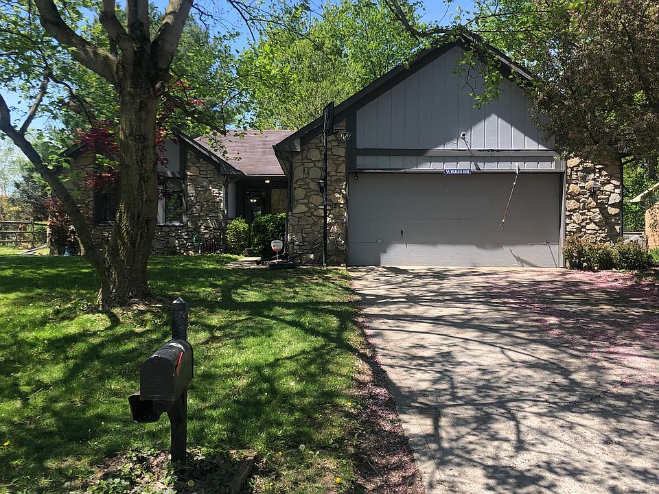 1st image of 205 Ironwood Cir