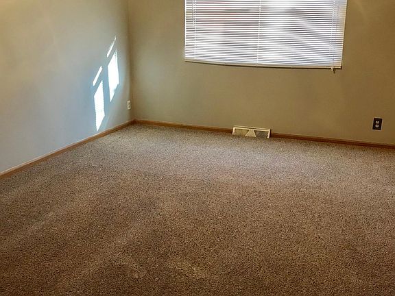 4th image of 5702 NW Hillside Dr