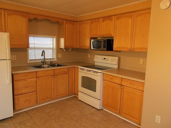 4th image of 806 Silverthorn Ct
