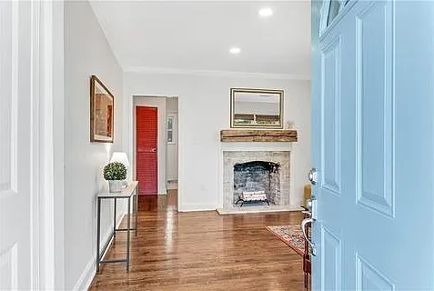 1690 Emerald Ave SW — Photo 3