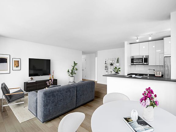 4th image of 200 W 60th St APT 17F