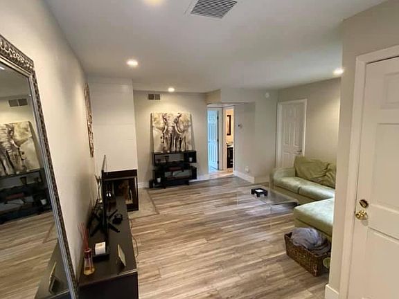 3rd image of 4151 34th St