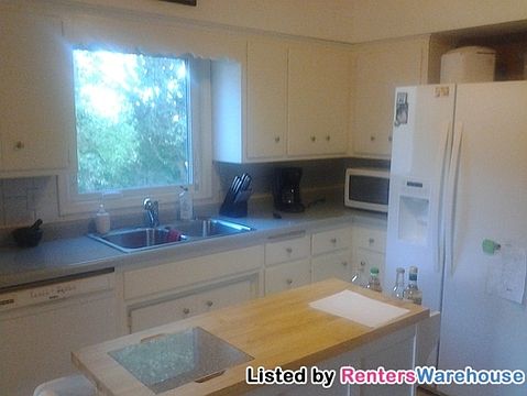 3rd image of 117 16th Ave S