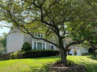 1022 Page Ct, Herndon, VA 20170