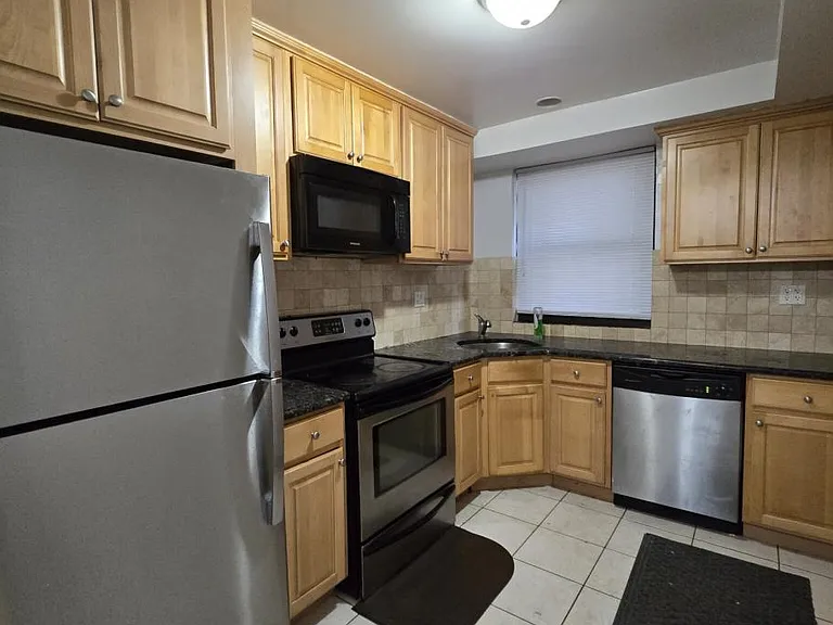 7326 N Ridge Ave #1W — Photo 1