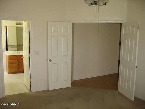 3rd image of 1901 W Wildhorse Dr