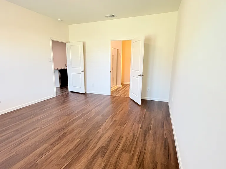 717 Yorkshire Dr — Photo 15