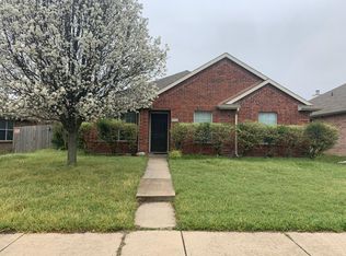 112 Red Wolf Ln, Red Oak, TX 75154