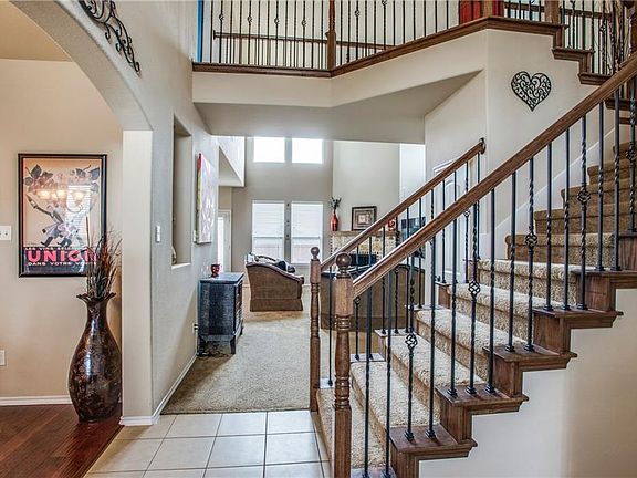 5th image of 15016 Waters Dr