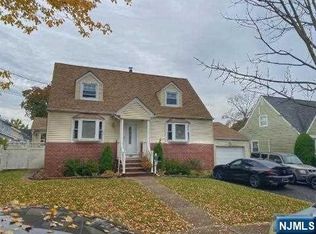 283 Fycke Ln, Teaneck, NJ 07666