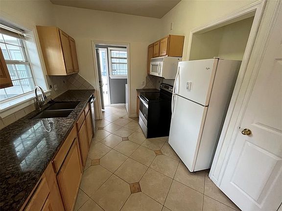 2nd image of 1409 Palm St Unit B