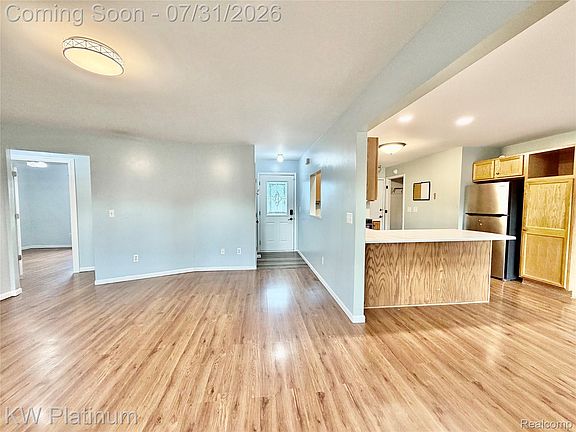 2nd image of 1918 Roselawn Ct