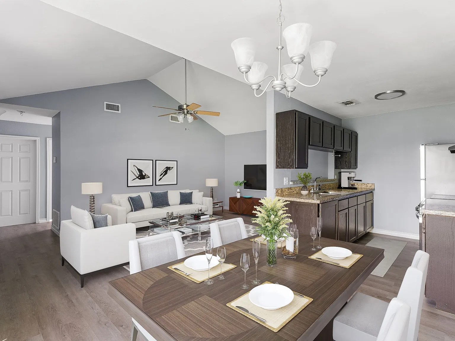 Beverly Condominiums — Photo 2