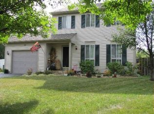 13 Aspen Ct, Streamwood, IL 60107