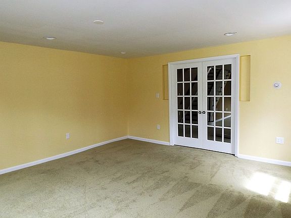 5th image of 215 Franklin Ave