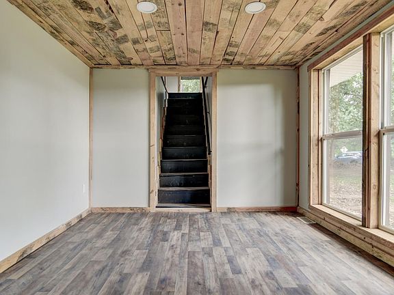 3rd image of 101 Chaney Ln