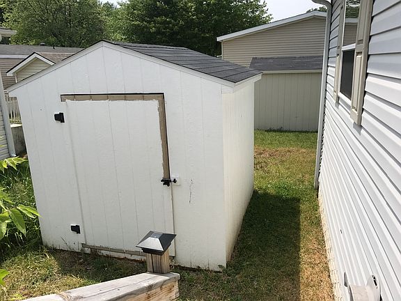 2nd image of 2003 Lovell Ct
